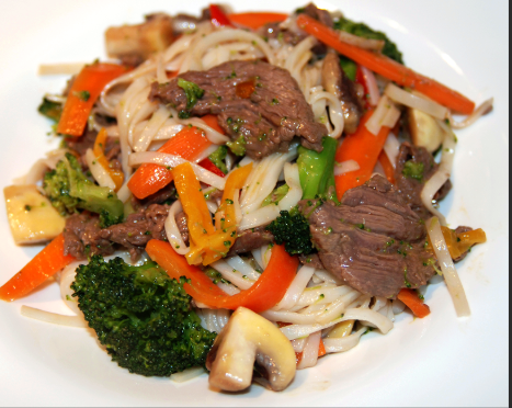 Bœuf sauté aux légumes wok et nouilles
