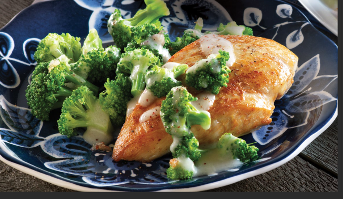 Emincé de poulet au piment d Espelette, riz et brocolis